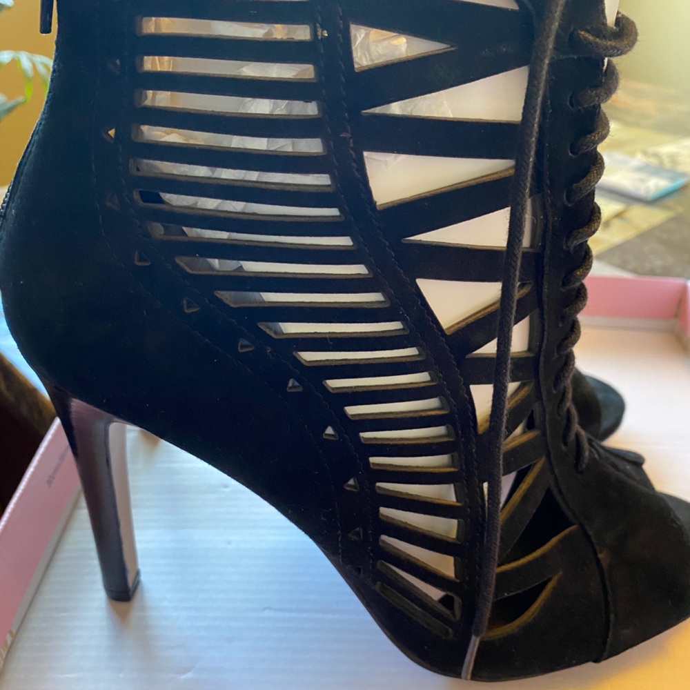 Shoe boots